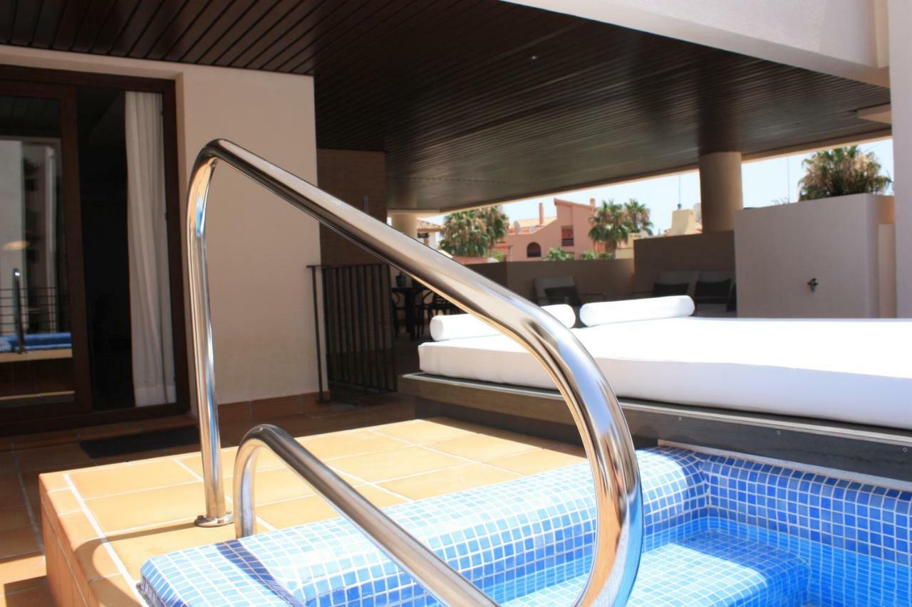 104 - With Private Swimming Pool *